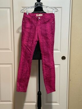 Vintage lei Ashley Lowrise Skinny Jeans in Bright Pink Snake-Print
